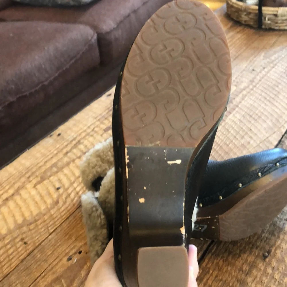 UGG stacked heel ankle boot size 7